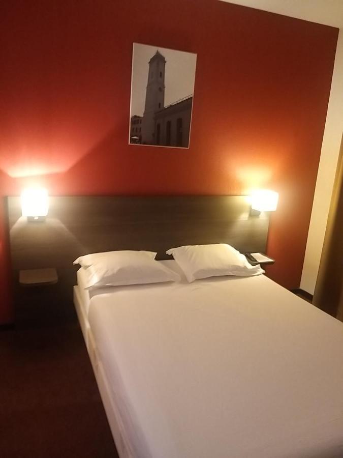 Studio Privatif Dans Hotel Residence Nimes Gare Exteriör bild